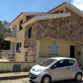 Villetta con giardino e posto auto Posada